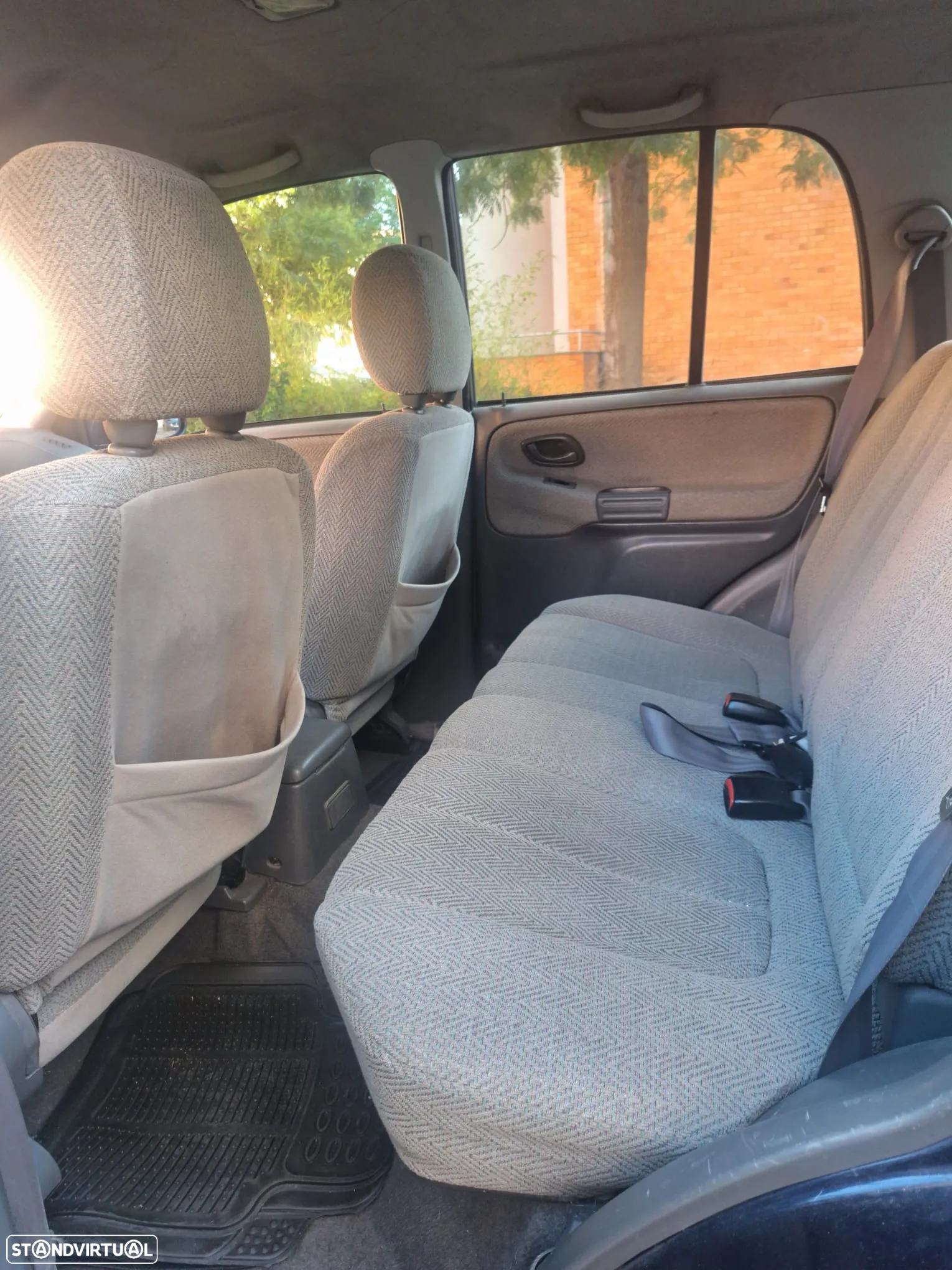 Suzuki Grand Vitara Metal Top 2.0 TDi - 4
