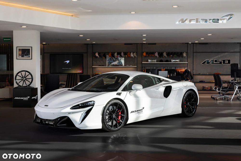 McLaren Artura - 2
