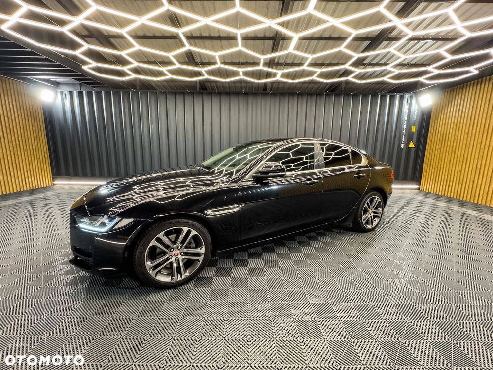 Jaguar XE 20d Prestige - 5