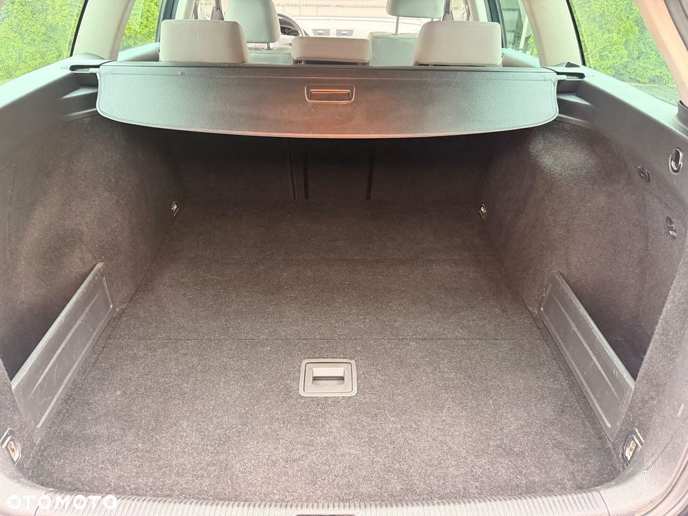 Volkswagen Passat 2.0 TDI DPF BlueMotion Technology Comfortline - 25