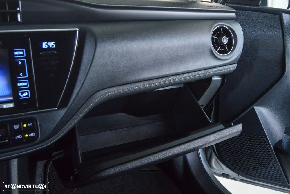 Toyota Auris 1.4 D-4D Comfort - 43