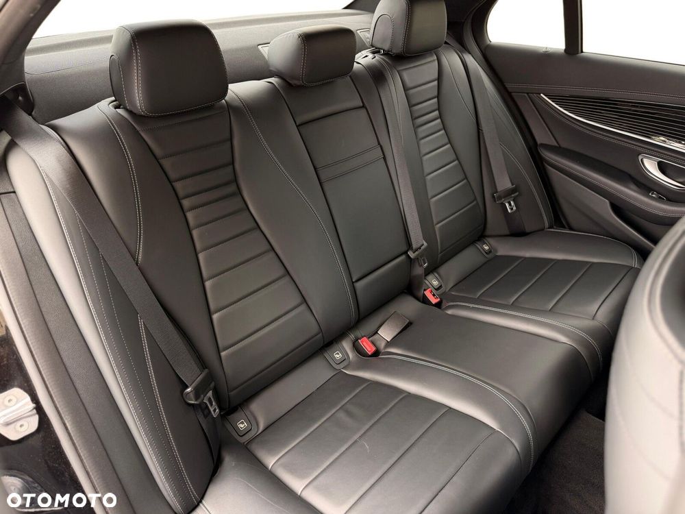 Mercedes-Benz Klasa E 220 d 4-Matic AMG/Avantgarde - 25