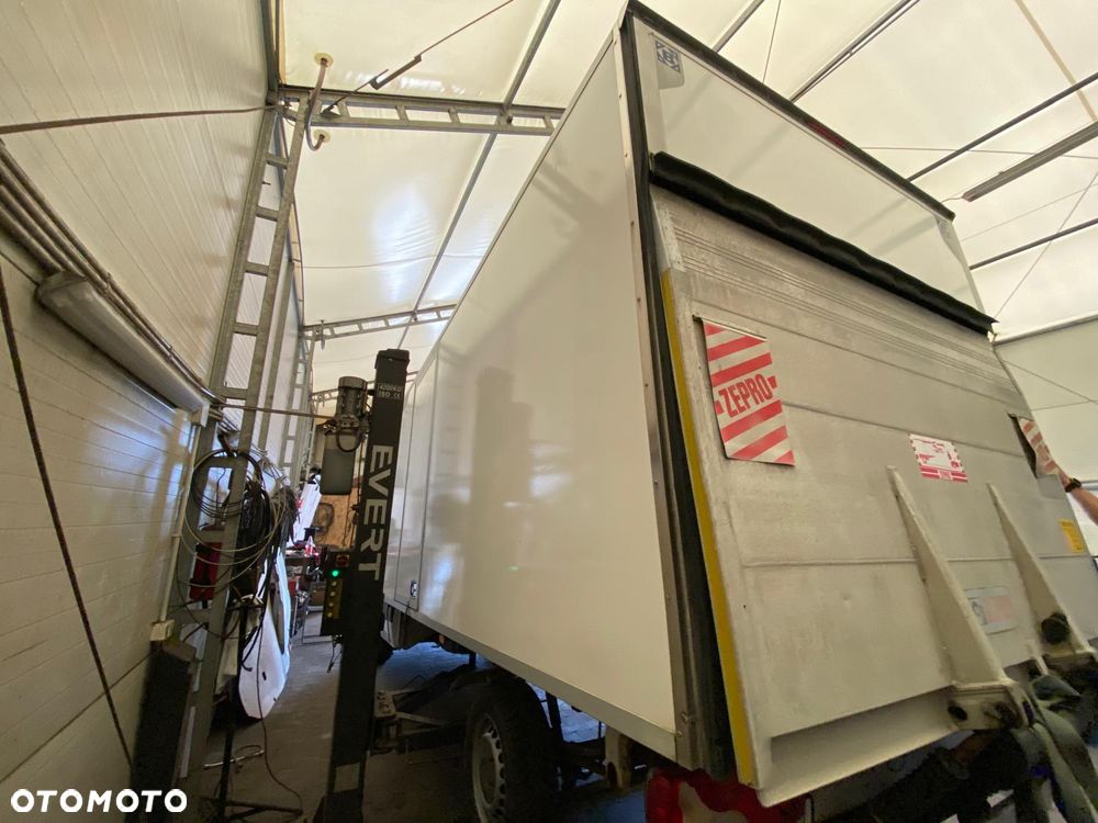 Kontener 8-europalet 4.30 metra Sprinter Crafter Master Boxer Jumper Iveco - 4