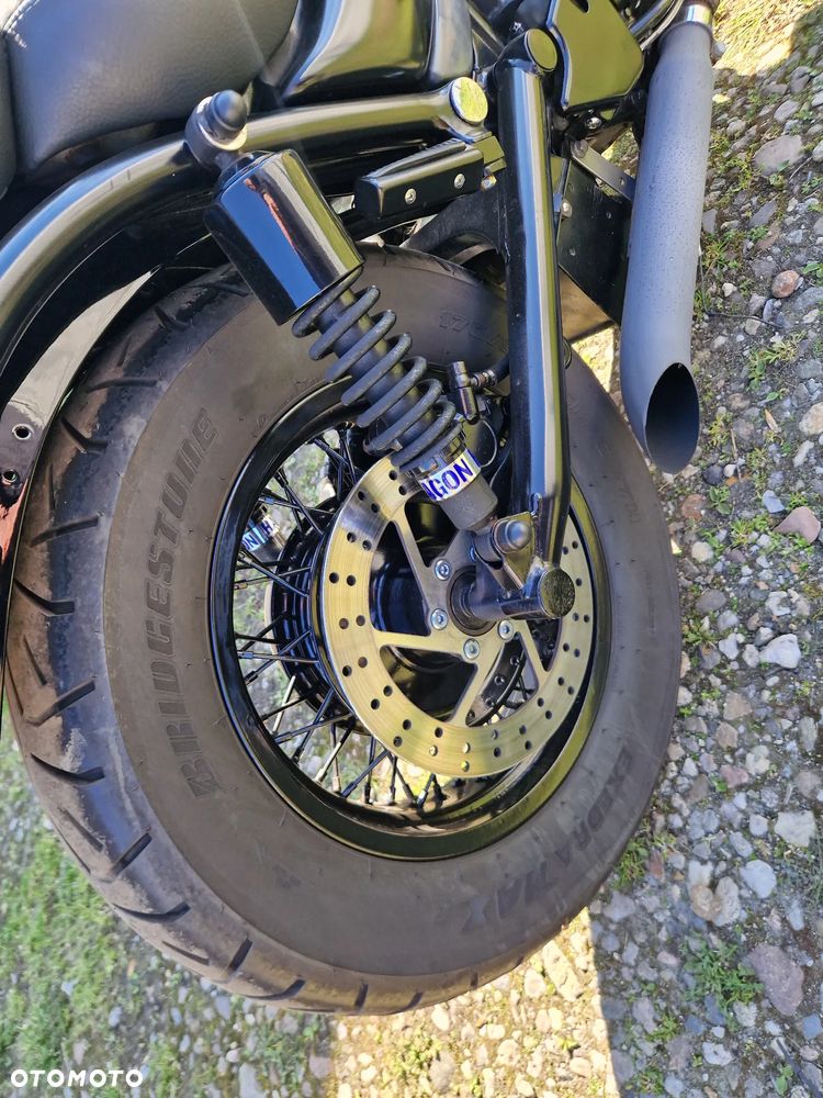 Suzuki Intruder - 18