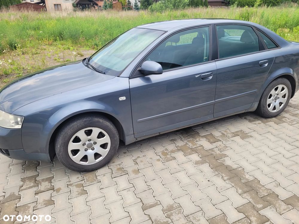 Audi A4 Limousine - 1