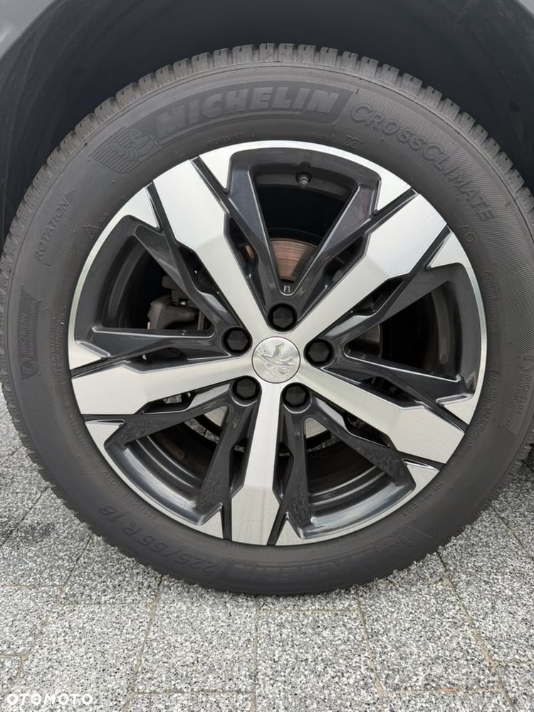 Peugeot 3008 1.2 PureTech Allure Pack S&S EAT8 - 24