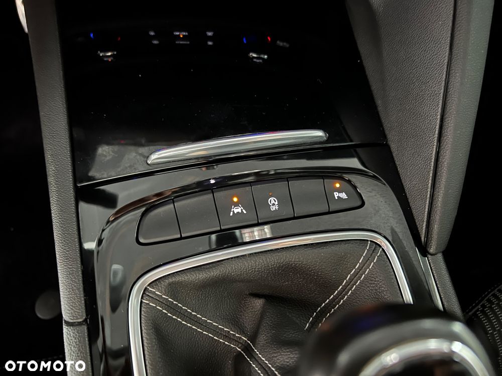 Opel Insignia - 21