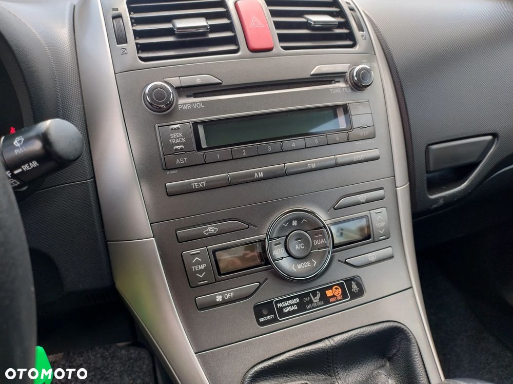 Toyota Auris 1.6 VVT-i Executive - 26