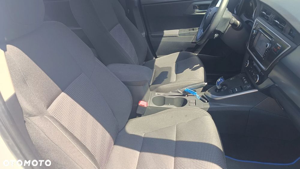 Toyota Auris 1.8 HSD Luna - 17
