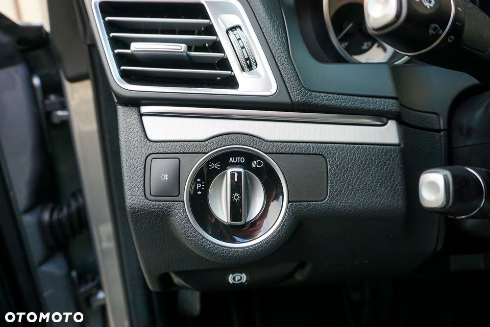 Mercedes-Benz Klasa E 200 7G-TRONIC - 23