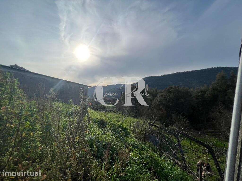 Casa em pedra (parcial) com jardim e vistas - Grande imagem: 2/19