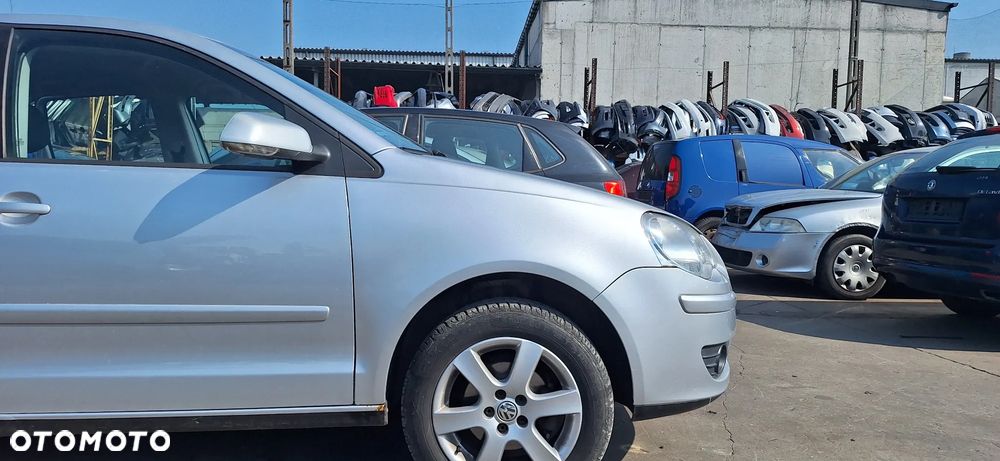Volkswagen Polo 9N 05- Błotnik Przód Przedni Prawy Kod Lakieru LA7W - 2