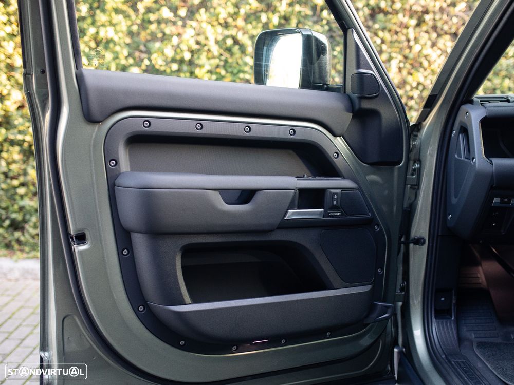 Land Rover Defender 2.0 P300e 110 AWD X-Dynamic SE - 26