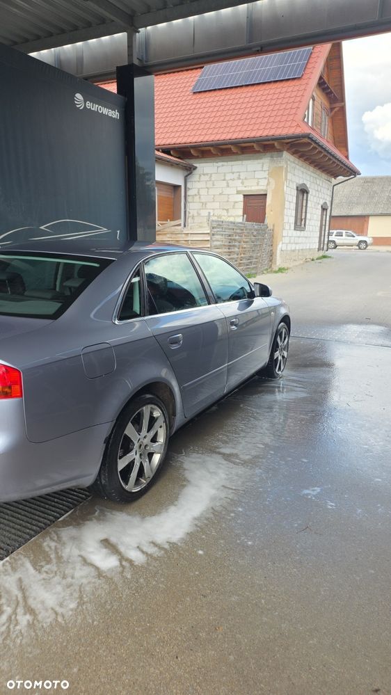 Audi A4 Limousine - 4