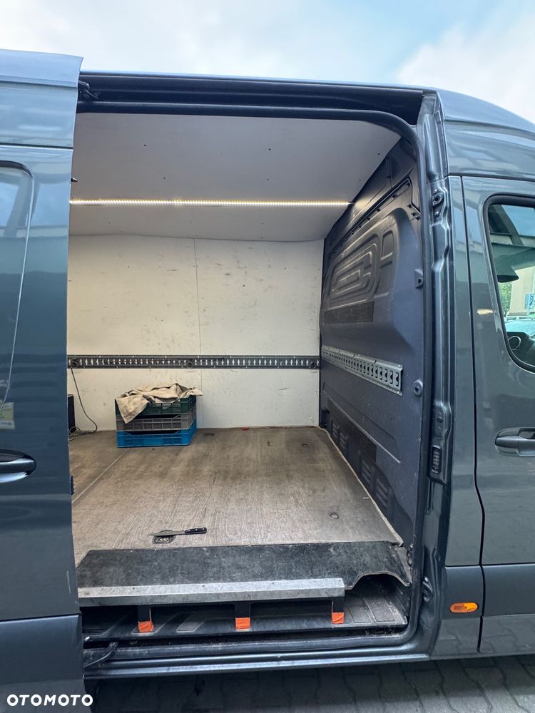 Mercedes-Benz Sprinter W907 - 7
