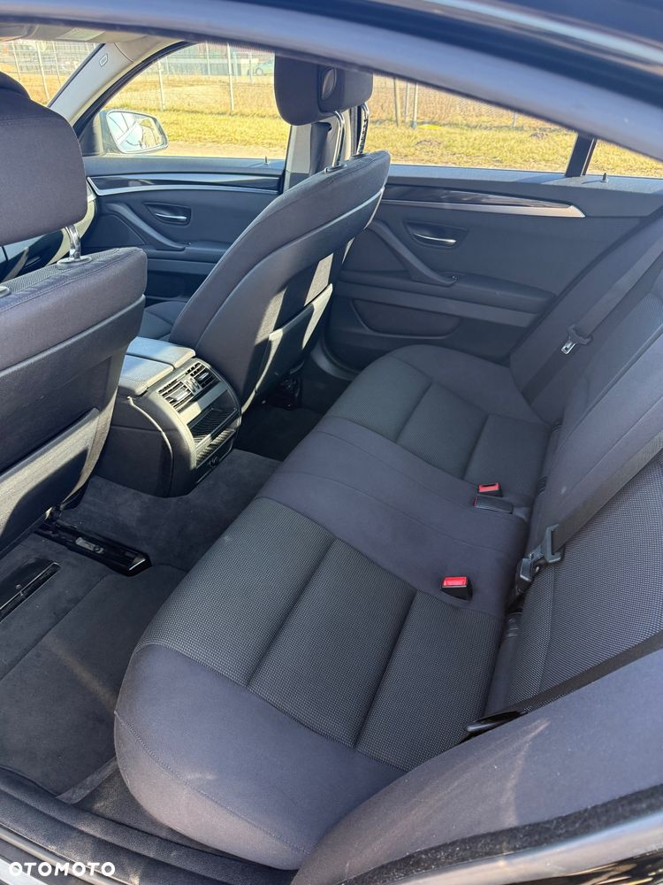 BMW Seria 5 525d xDrive - 6