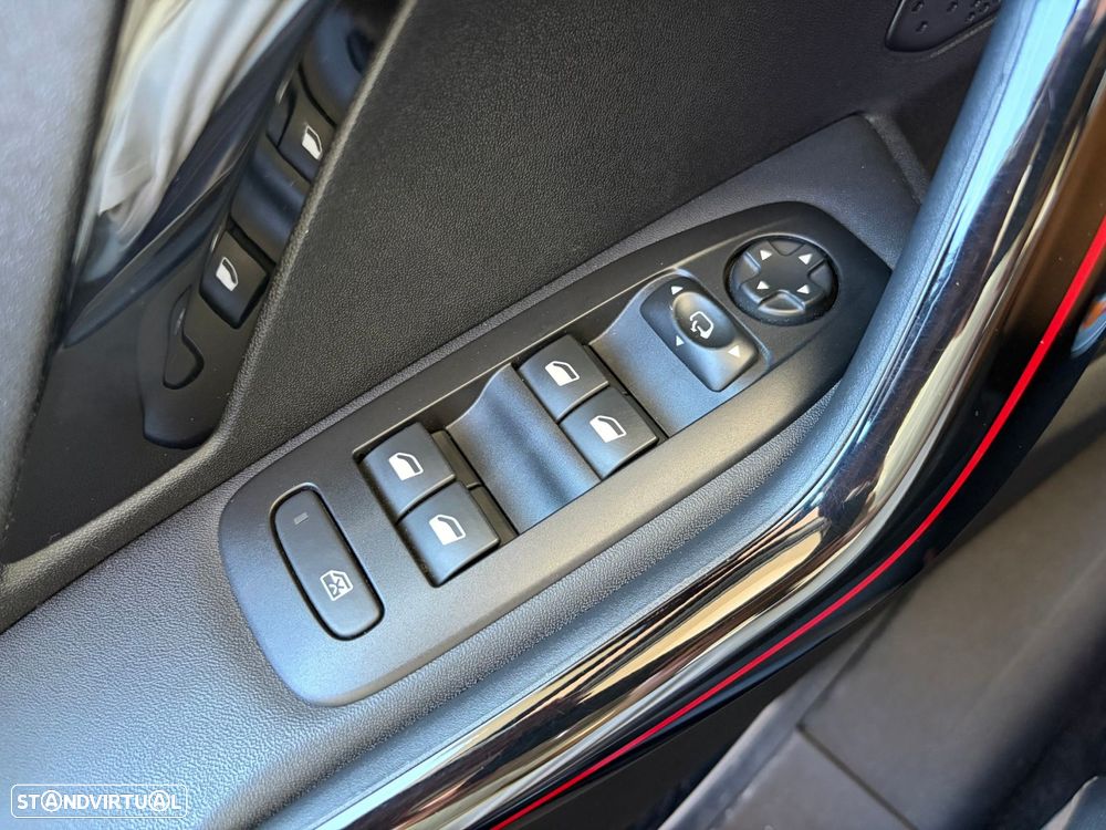 Peugeot 2008 1.2 PureTech GT Line - 11