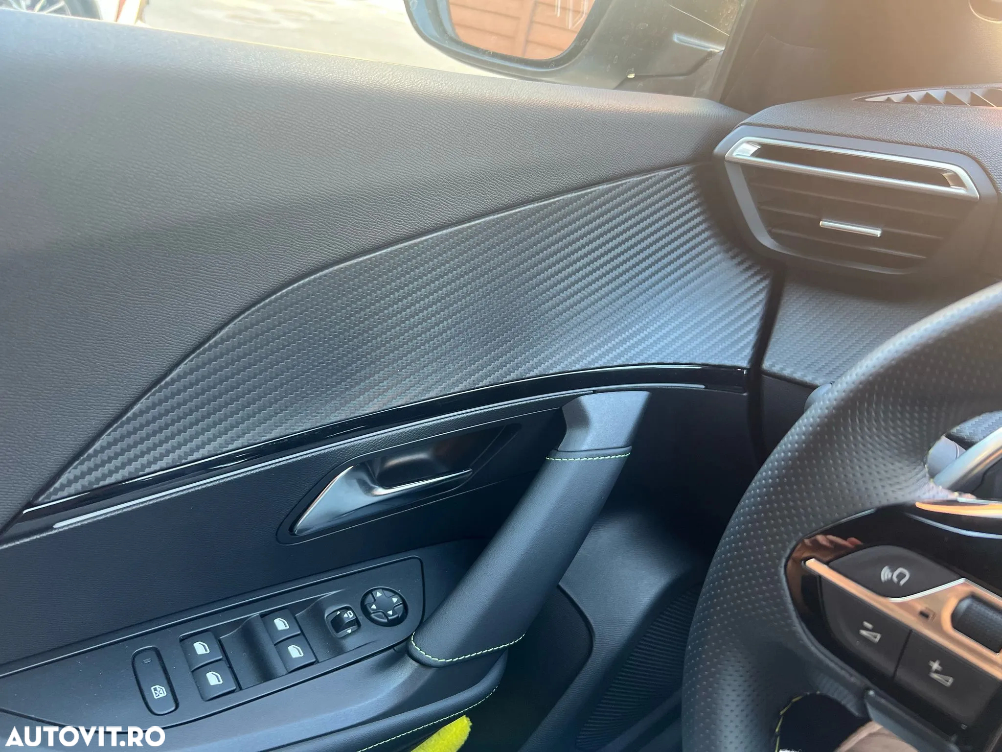 Peugeot 2008 1.2 L PureTech STT EAT8 GT Line - 36