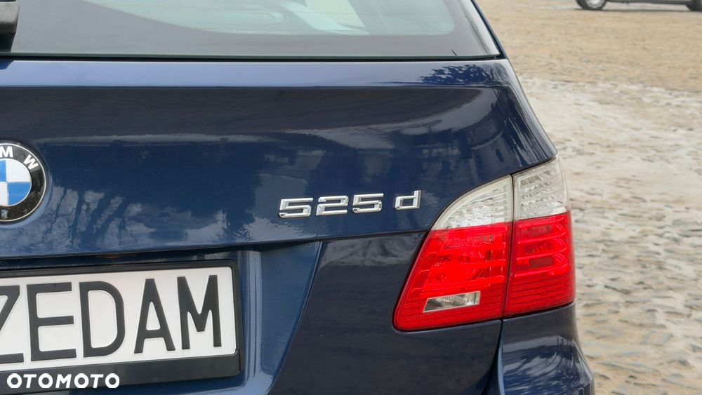 BMW Seria 5 525d xDrive - 13
