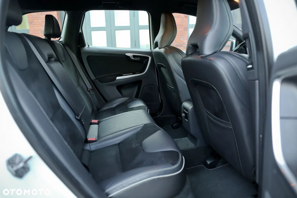 Volvo XC 60 D4 Geartronic RDesign - 27