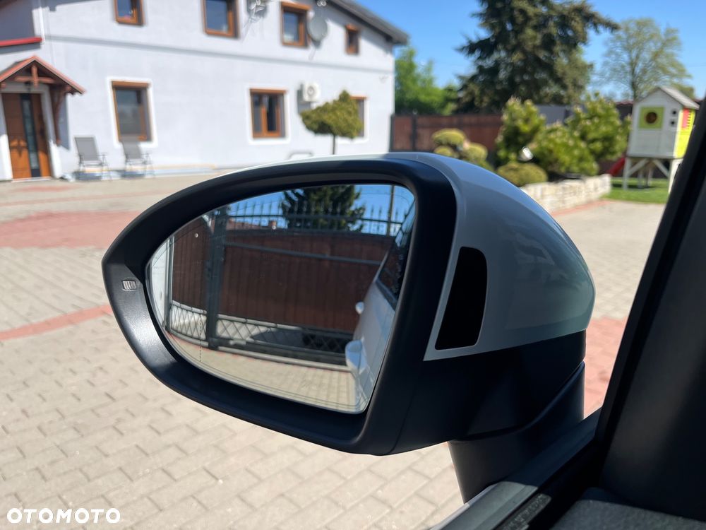 Volkswagen Touran 2.0 TDI SCR DSG ACTIVE - 29