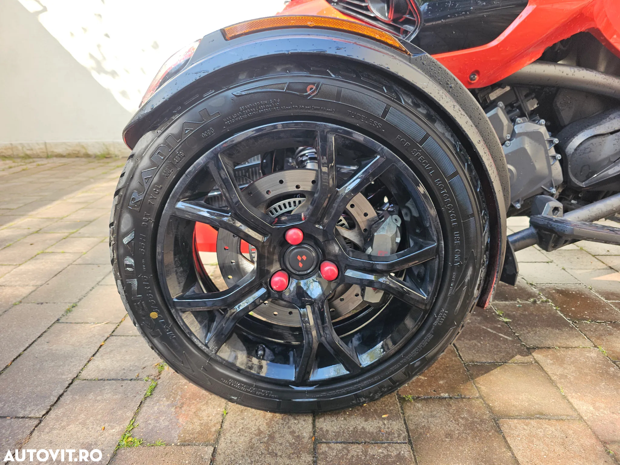 Can-Am Spyder - 28