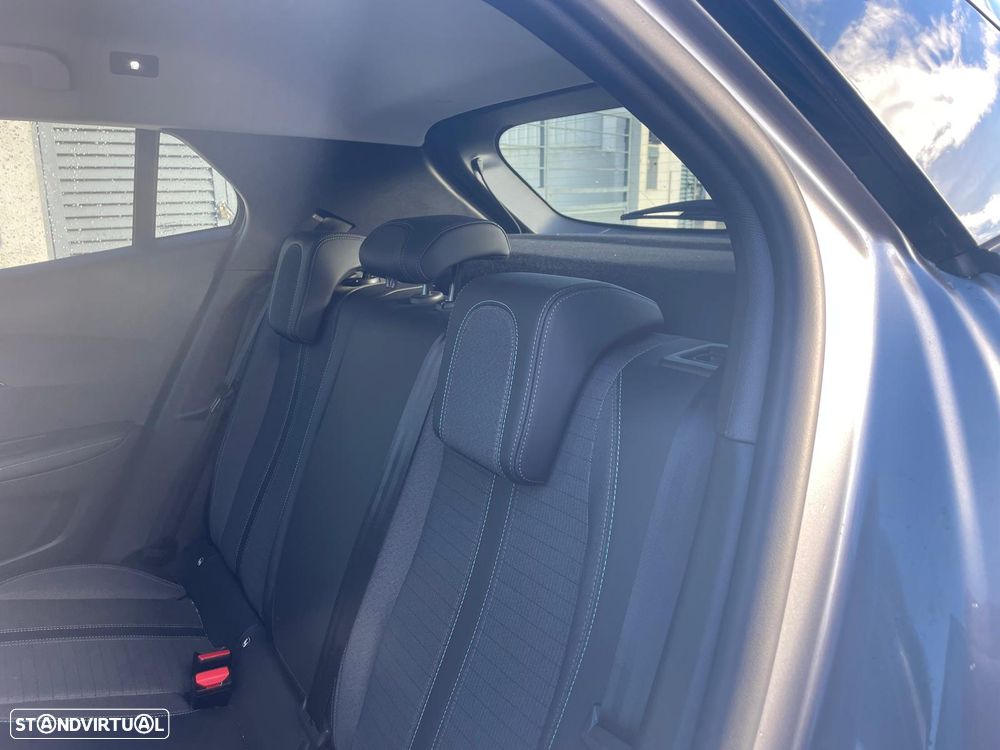 Peugeot e-2008 Allure - 8