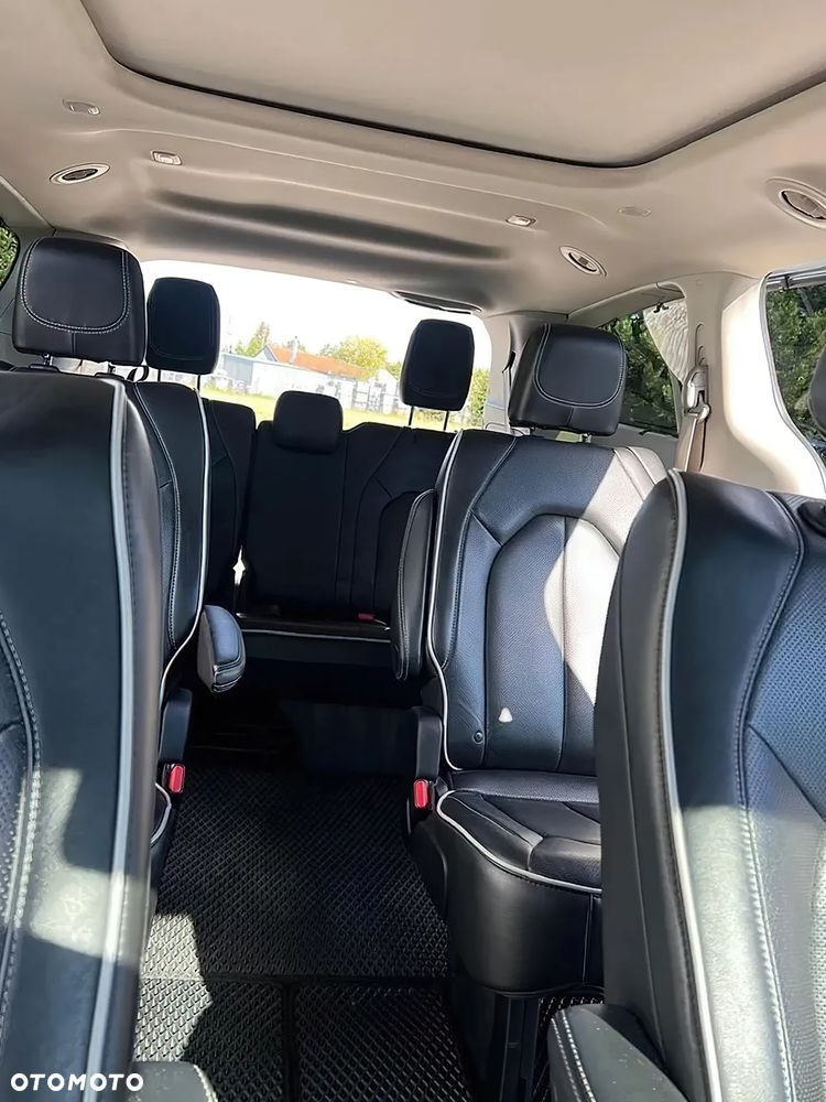 Chrysler Pacifica - 9