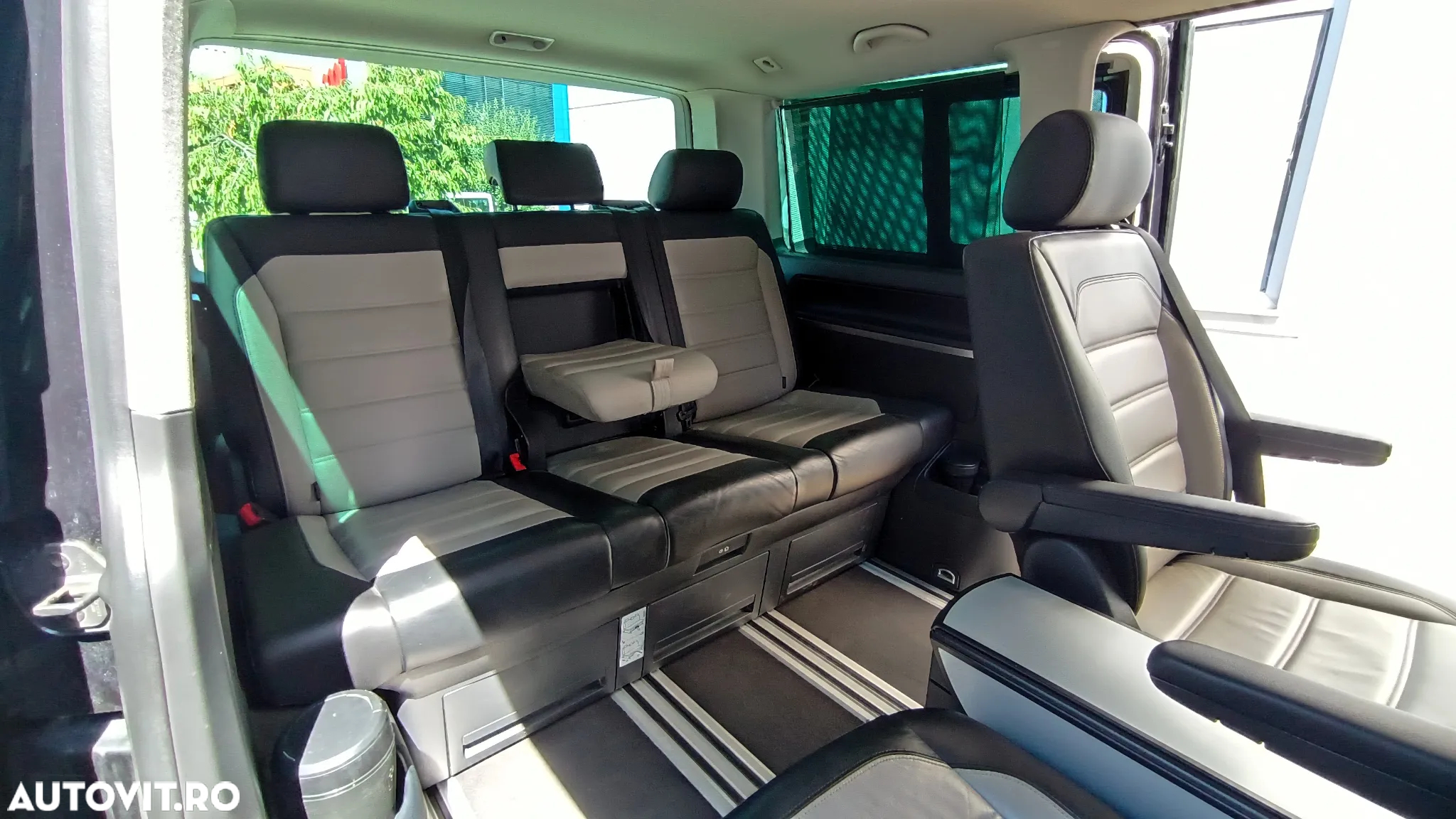 Volkswagen Multivan - 33