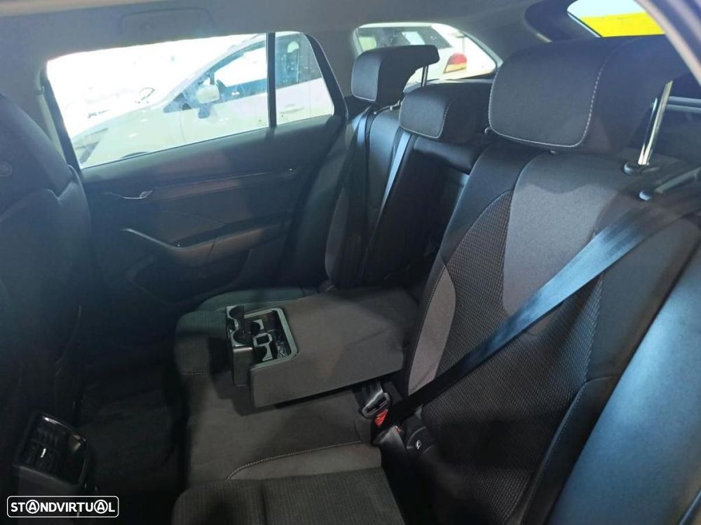 Skoda Octavia Break 2.0 TDI Ambition DSG - 6