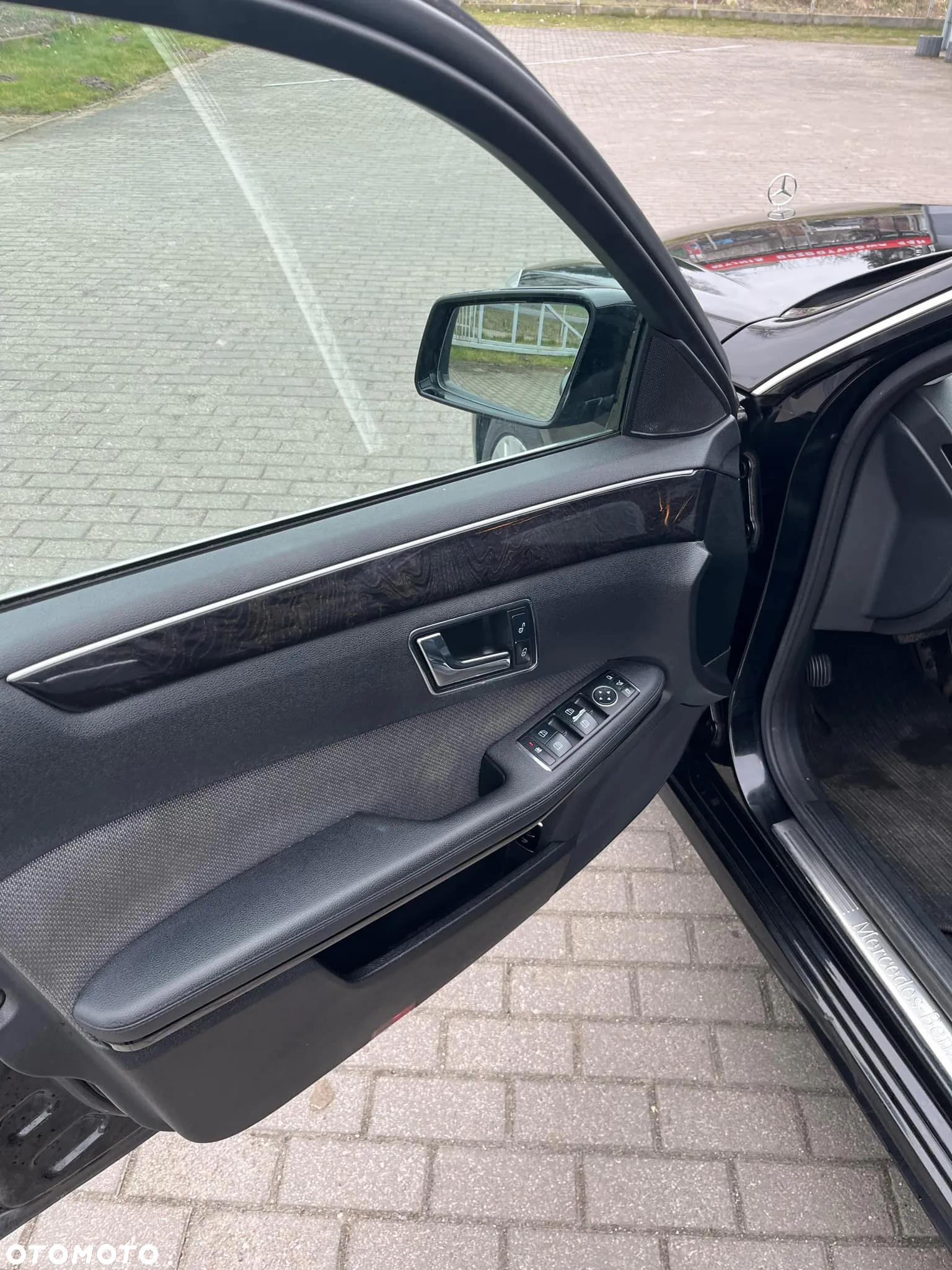 Mercedes-Benz Klasa E 220 T CDI DPF BlueEFFICIENCY Automatik Avantgarde - 26