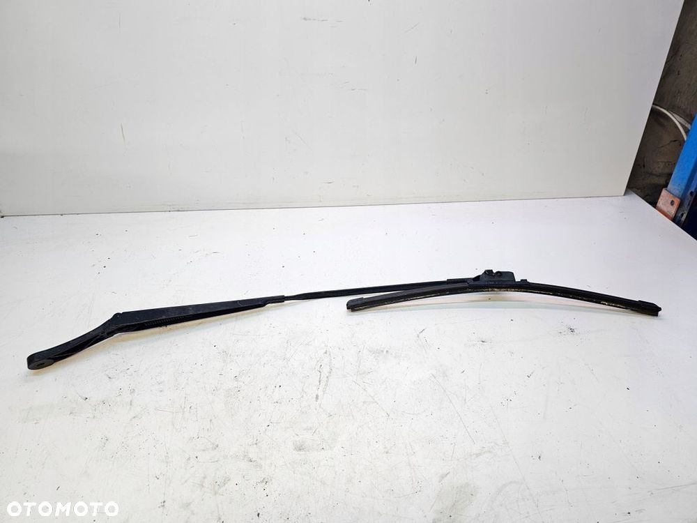 RAMIĘ WYCIERACZKI PRAWE AUDI A3 8P 8P1955410D - 2