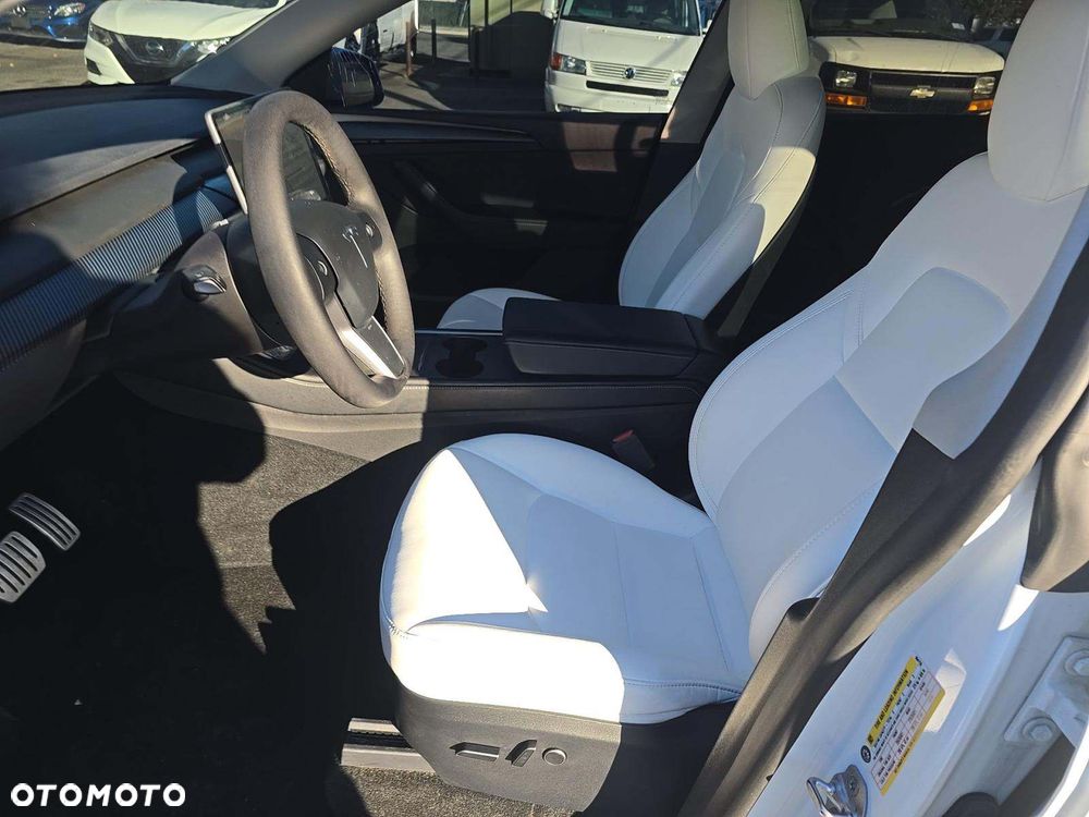 Tesla Model Y Long Range Dual Motor AWD - 6