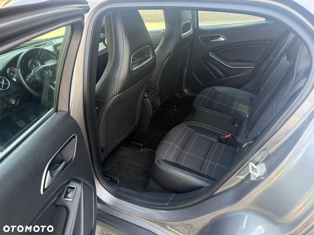 Mercedes-Benz GLA 200 UrbanStyle Edition - 30