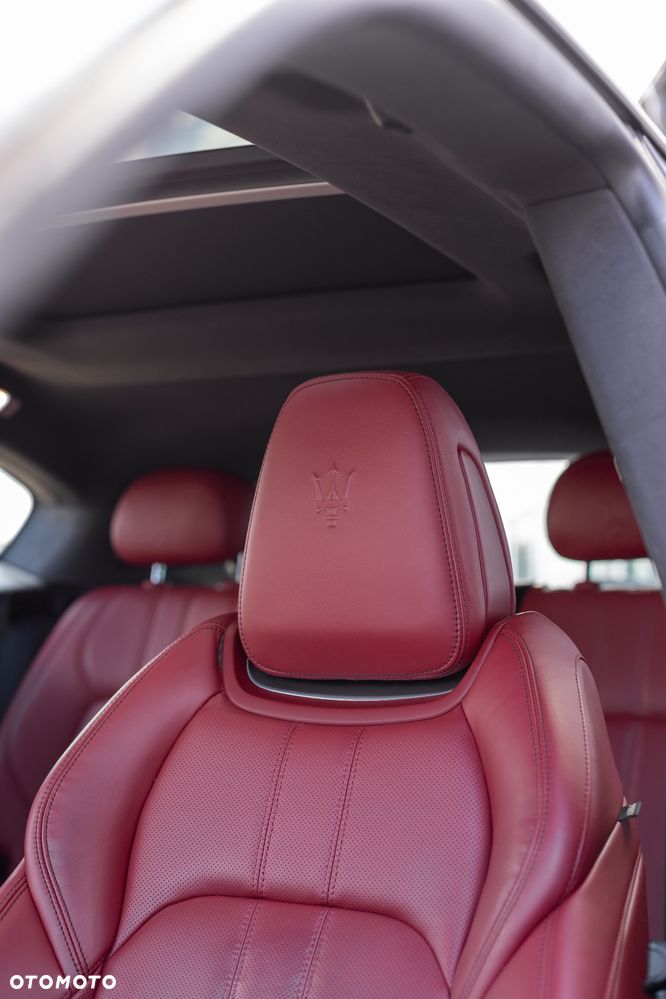 Maserati Levante S Granlusso - 12