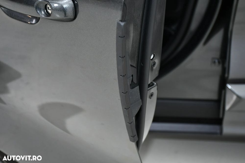 Ford Kuga 2.5 Duratec FHEV 4x4 ST-LINE - 28