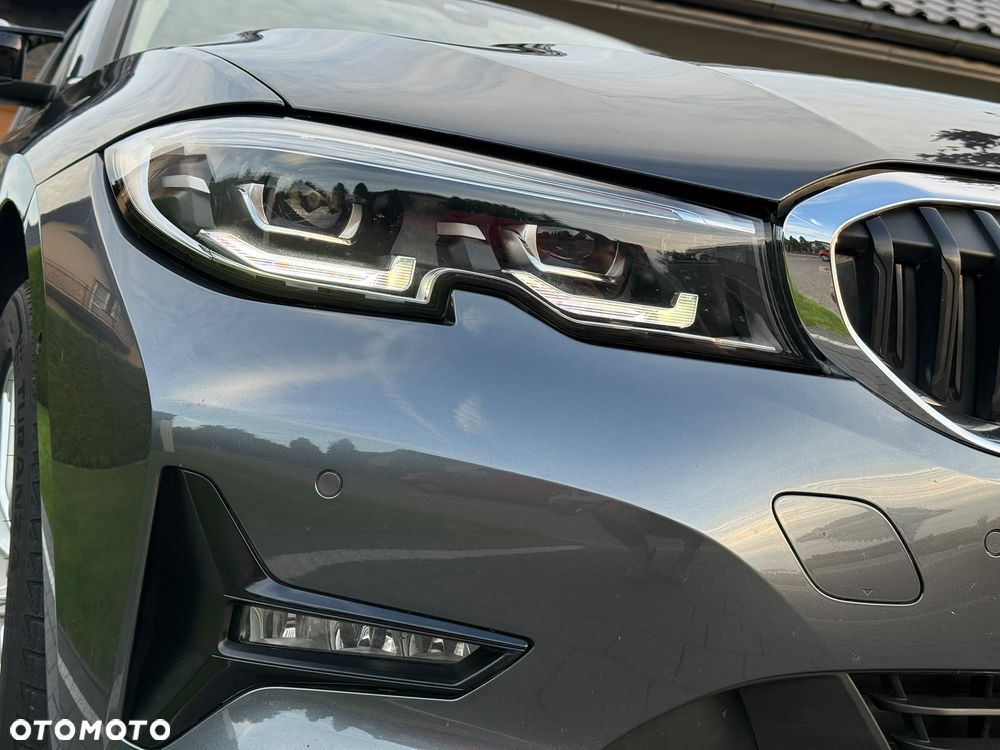 BMW Seria 3 330e xDrive - 25