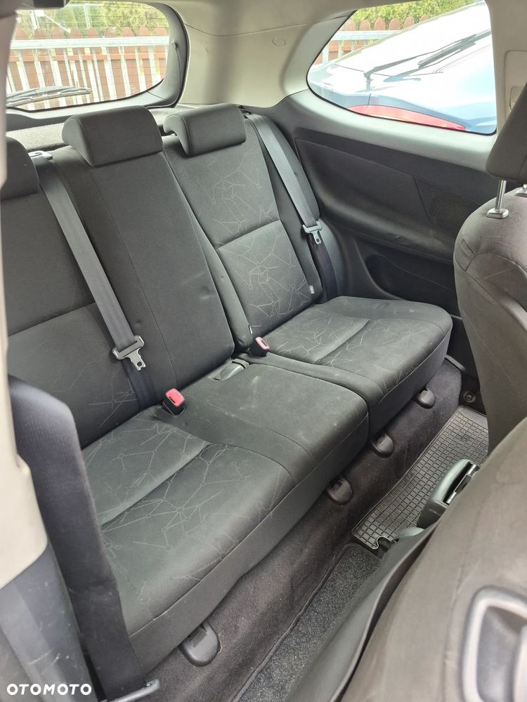 Toyota Auris 1.33 VVT-i Terra - 14