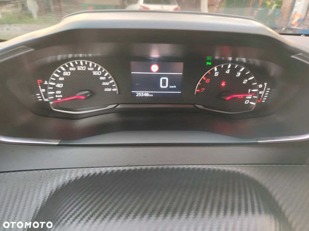 Peugeot 208 - 13
