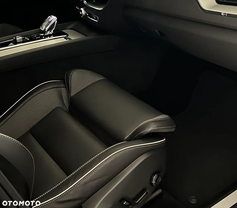 Volvo XC 60 B4 D AWD Plus Dark - 10