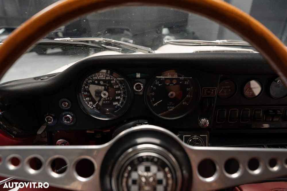 Jaguar E-Type - 18