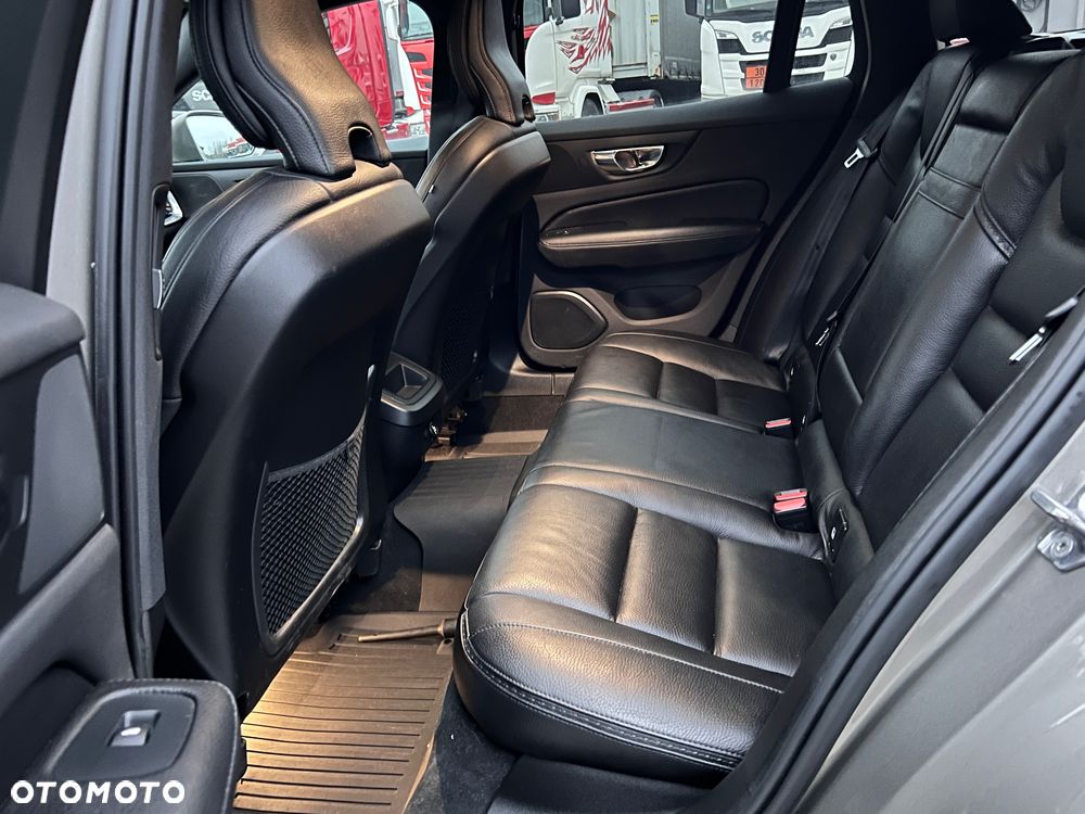 Volvo V60 Cross Country T5 AWD Geartronic Momentum Pro - 21