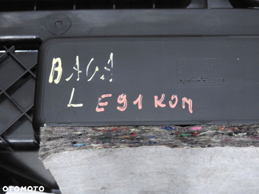 SCHOWEK BAGAŻNIKA MOCOWANIE TRÓJKĄTA BMW E91 - 6