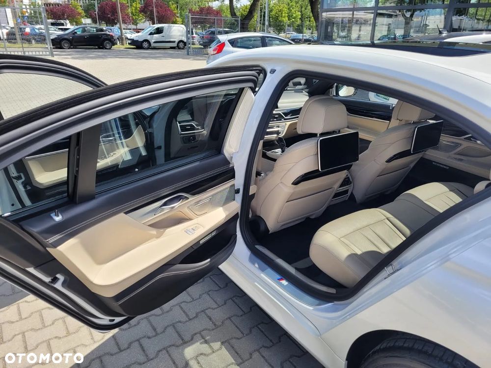 BMW Seria 7 750Li xDrive - 11