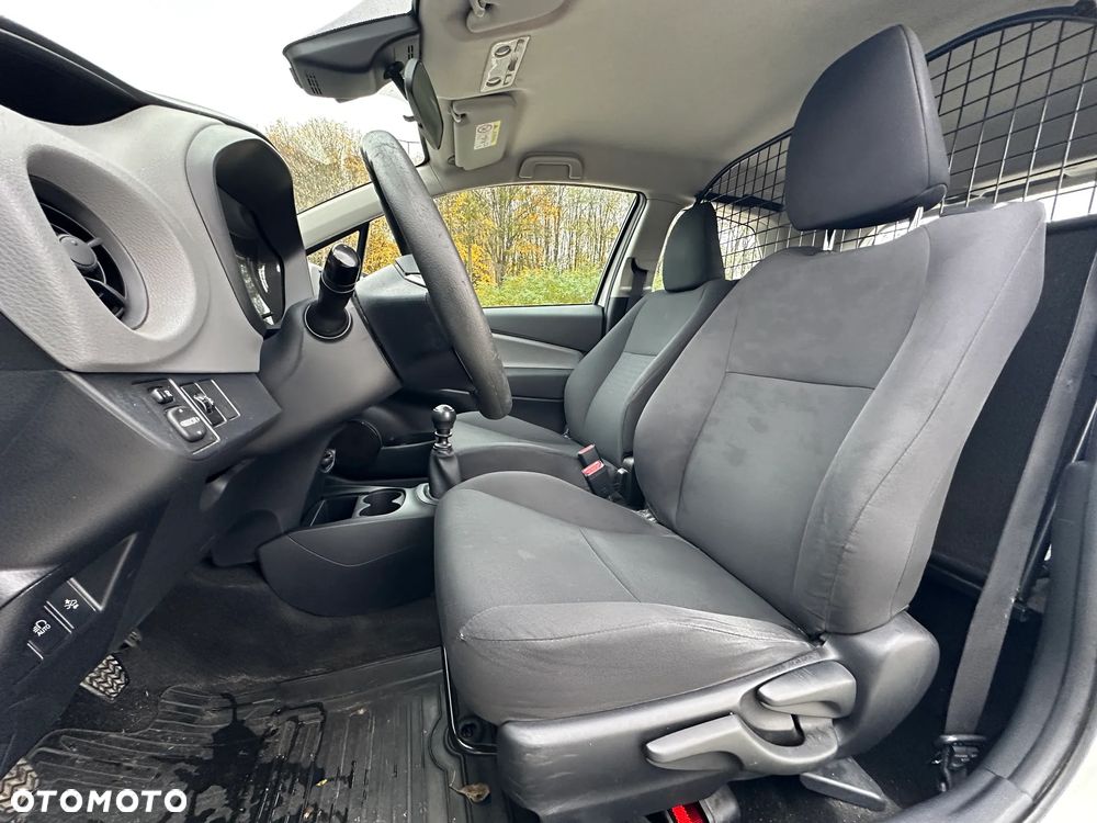 Toyota YARIS VAN - 8