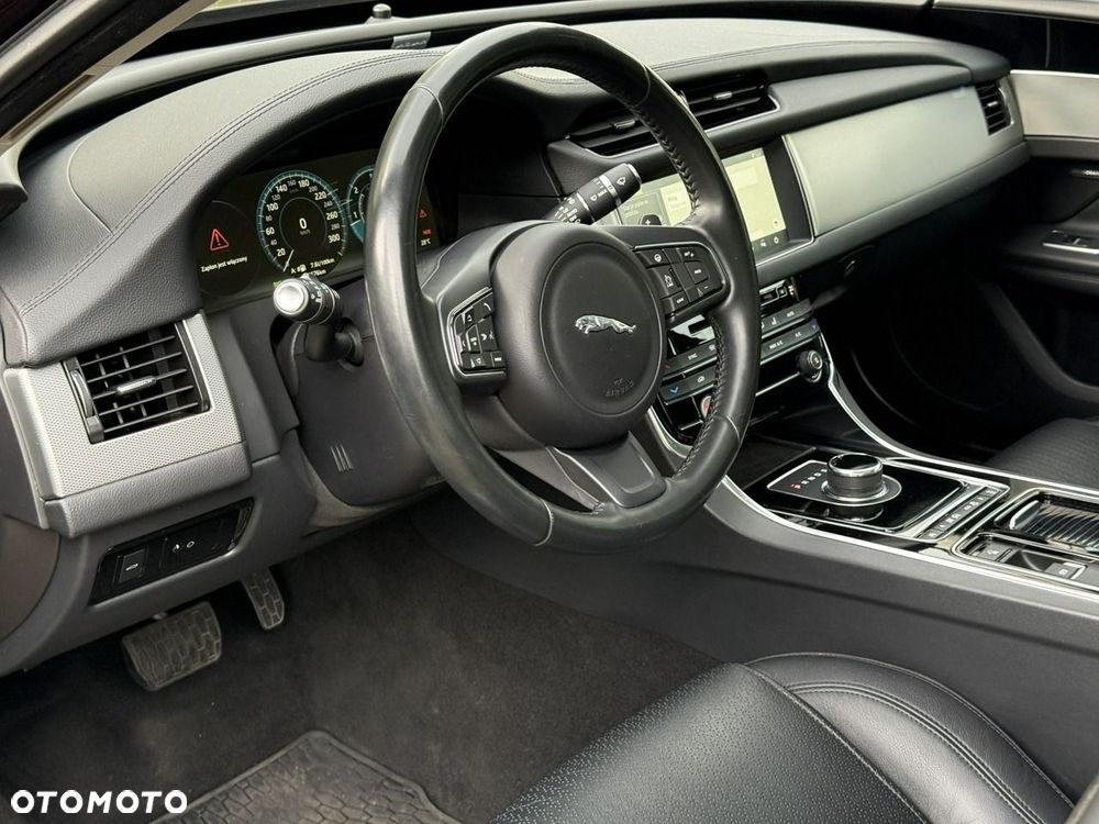 Jaguar XF - 18