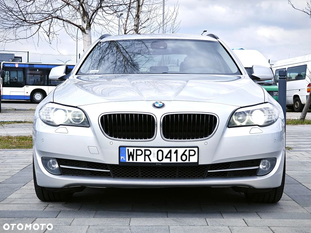 BMW Seria 5 525d Sport-Aut - 32