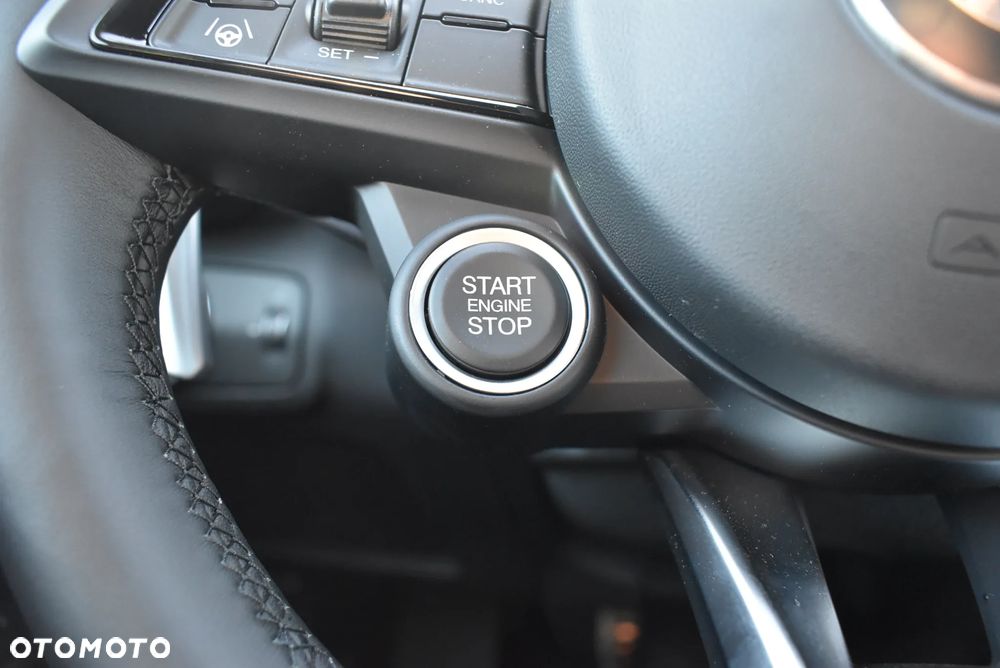 Alfa Romeo Giulia 2.0 Turbo Veloce Q4 - 25