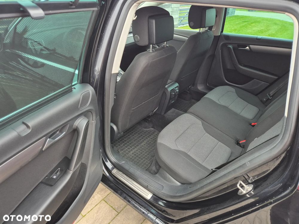 Volkswagen Passat - 16