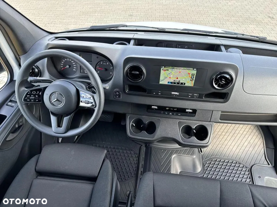 Mercedes-Benz Sprinter - 21